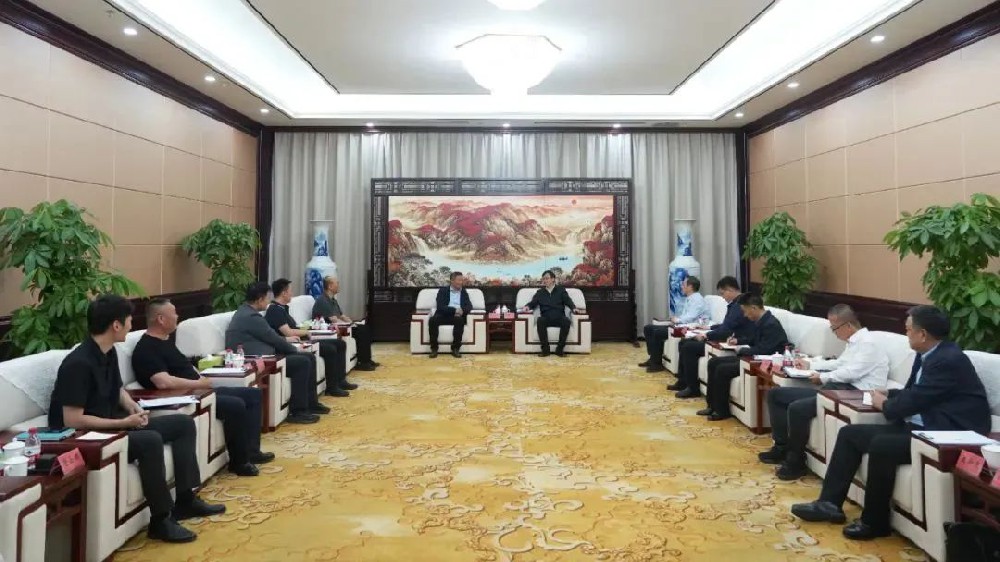 新疆維吾爾自治區(qū)塔城地區(qū)地委書(shū)記支現(xiàn)偉會(huì)見(jiàn)天津迅爾科技股份有限公司一行