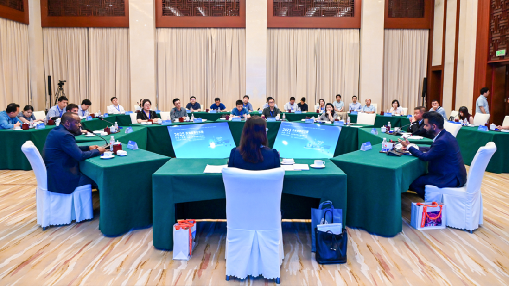 科技架橋，思想無(wú)界｜2025夏季達(dá)沃斯論壇，迅爾科技彰顯天津創(chuàng)新力量